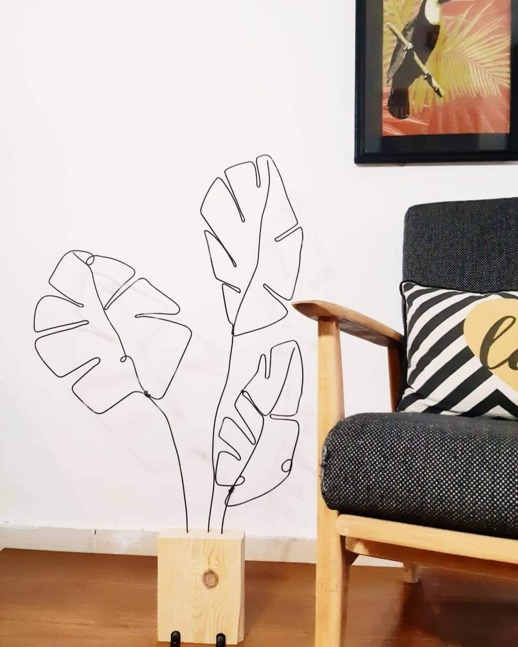 "Minimalist Monstera Wire Sculpture on Wood Base – Handmade Art Piece"